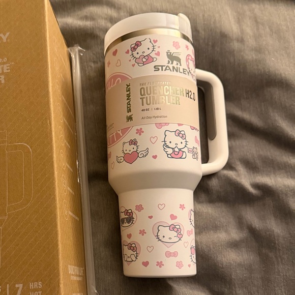 Stanley × Hello Kitty The FlowState Quencher H2.0 40oz (1.18L) tumbler | NEW - Picture 10 of 10